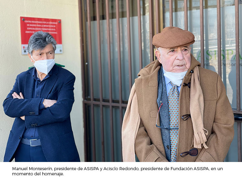 Manuel Monteserín, presidente de ASISPA y Acisclo Redondo, presidente de Fundación ASISPA, en un momento del homenaje.