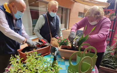 Jardinería y costura en el Centro Integrado Municipal Margarita Retuerto