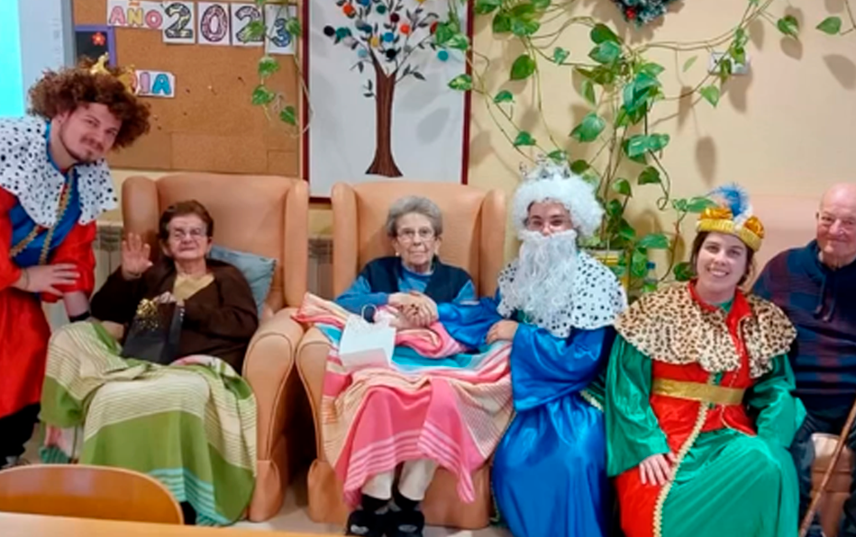 Visita de los reyes magos a la Residencia Soto Fresnos