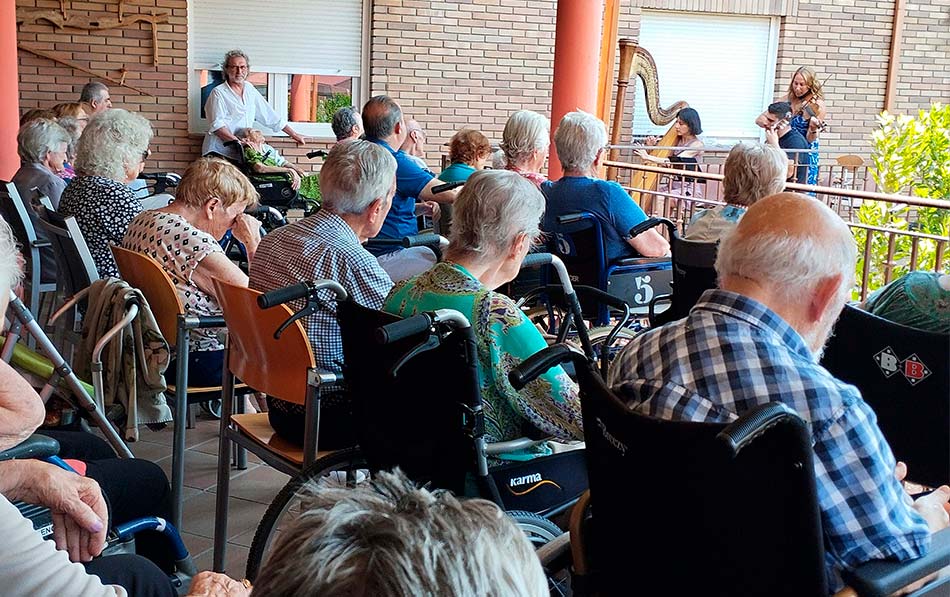 Celebración del Día Mundial del Abuelo en la Residencia Soto Fresnos