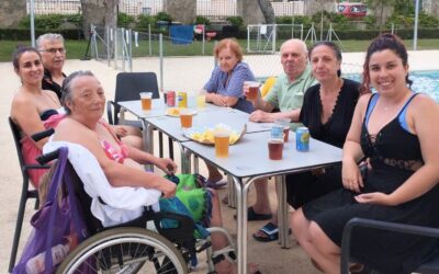 Disfrutando del verano: día de piscina y picnic con el Centro de Día Soto Fresnos