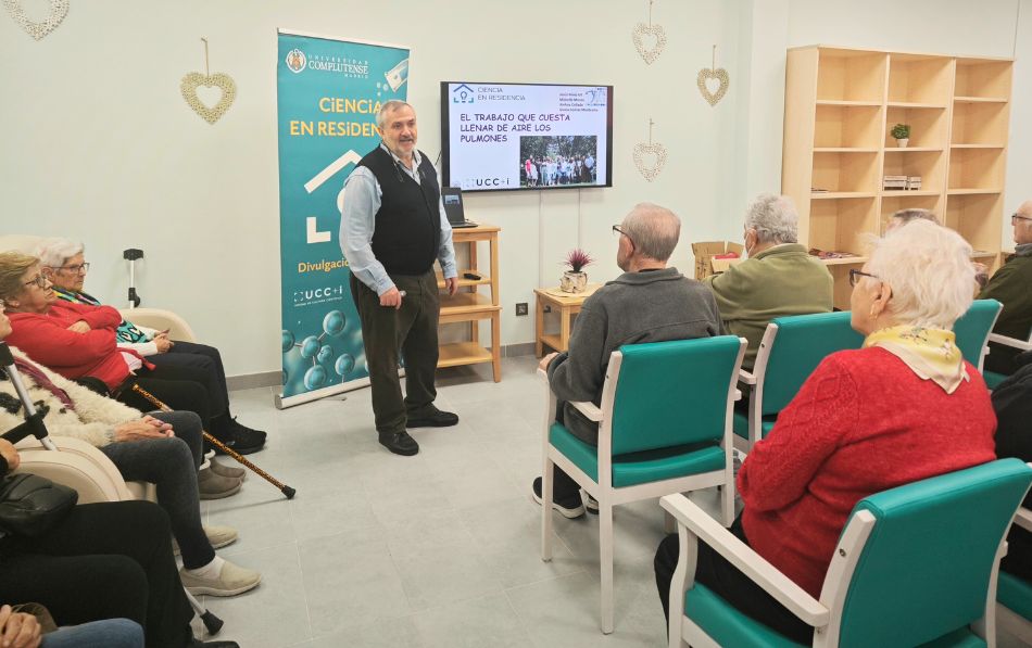 «Ciencia en Residencia»: el profesor Jesús Pérez Gil de la Complutense imparte un taller en el CDM Carmen Sevilla
