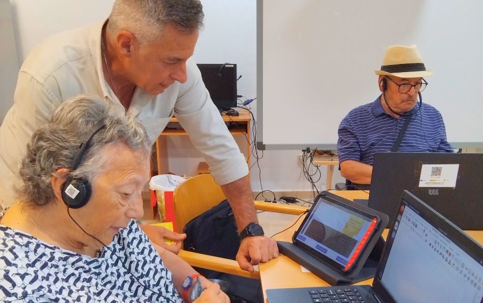 Aprender, compartir y conectar en la Residencia Soto Fresnos: así reducimos la brecha digital