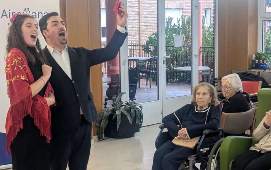Una tarde de ópera y celebración en la Residencia Soto Fresno