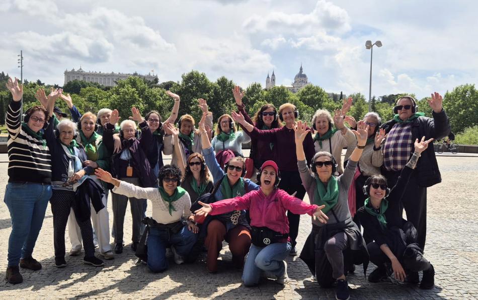 Una silent disco en Madrid Río reúne a personas usuarias del SAD y Teleasistencia del Ayuntamiento de Madrid
