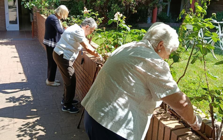 La Residencia Soto Fresnos sigue llenando de vida sus jardines