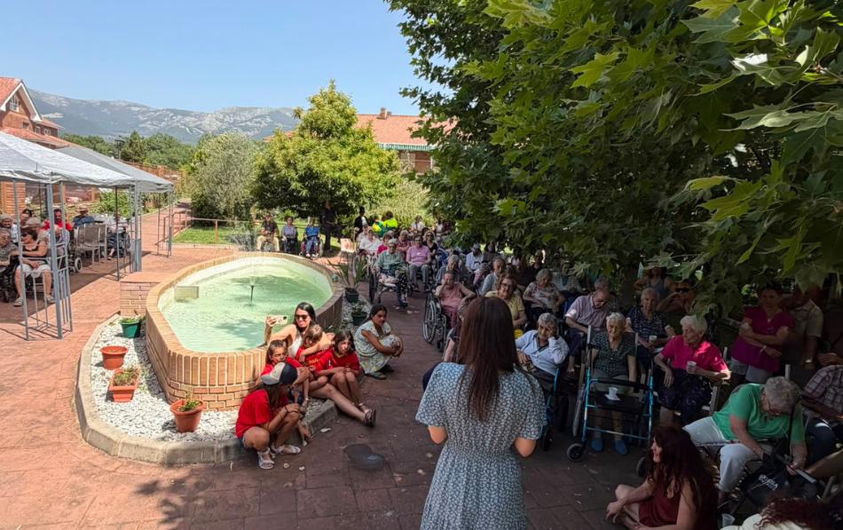 Una mañana de arte, música y emoción compartida en la Residencia Soto Fresnos