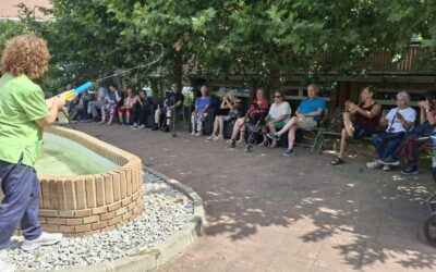 Fiesta del Agua en la Residencia Soto Fresnos: una mañana para disfrutar del verano