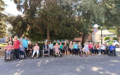 La Residencia Soto Fresnos da la bienvenida a septiembre paseando por Soto del Real