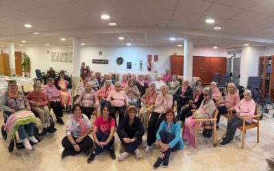 La Residencia y Centro de Día Soto Fresnos se viste de rosa por el Día Mundial contra el Cáncer de Mama